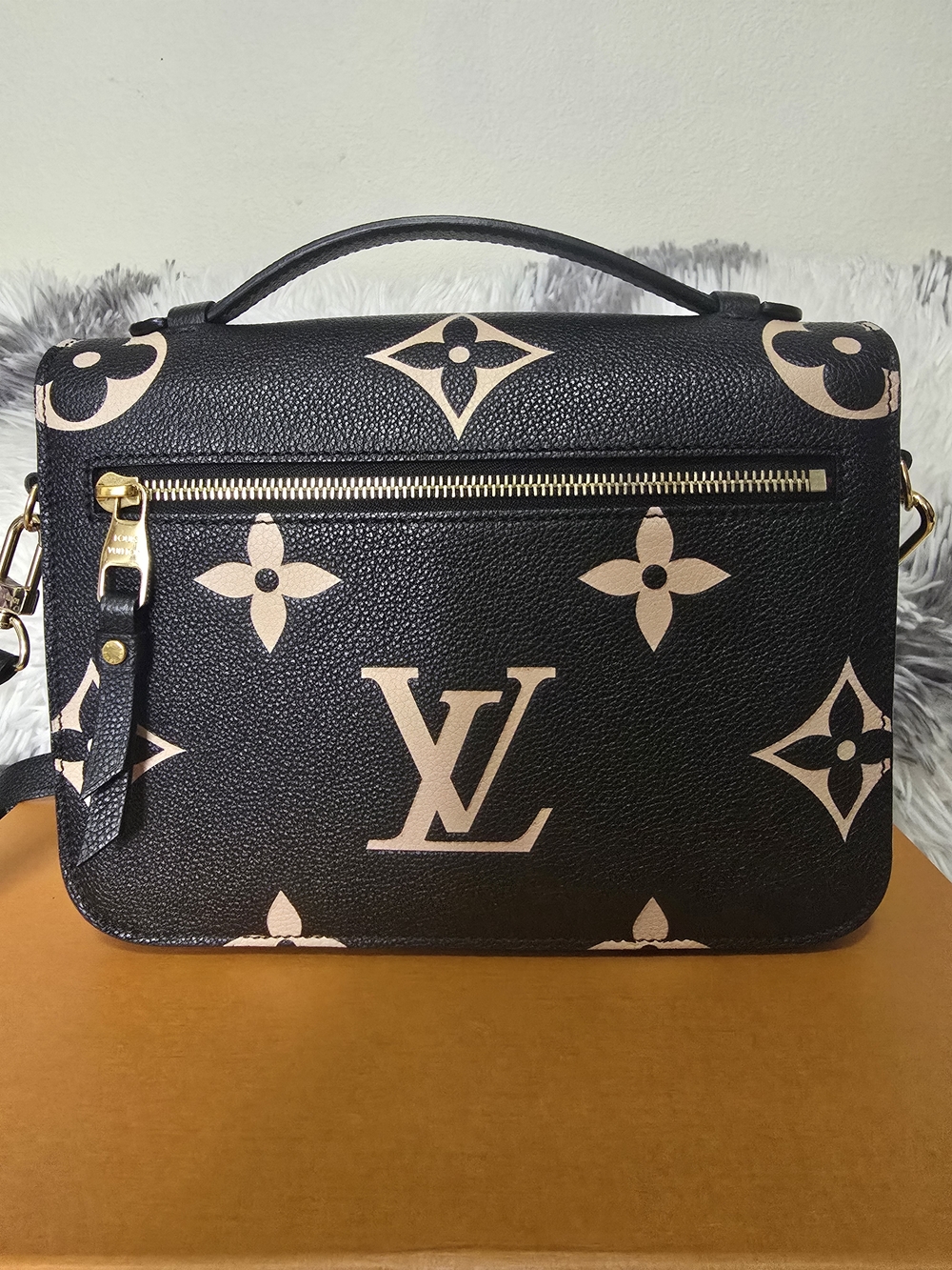 Louis Vuitton Black & WhiteCream Monogram Pochette Metis Shoulder Bag -pre Owned - Picture 3 of 13